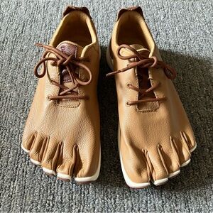 Peluva Men’s Napa Leather Toe Shoes Size 9 fit like 8